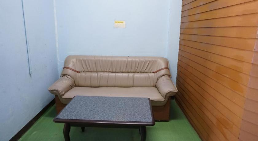Oyo 730 Meedee Hostel Μπανγκόκ Εξωτερικό φωτογραφία